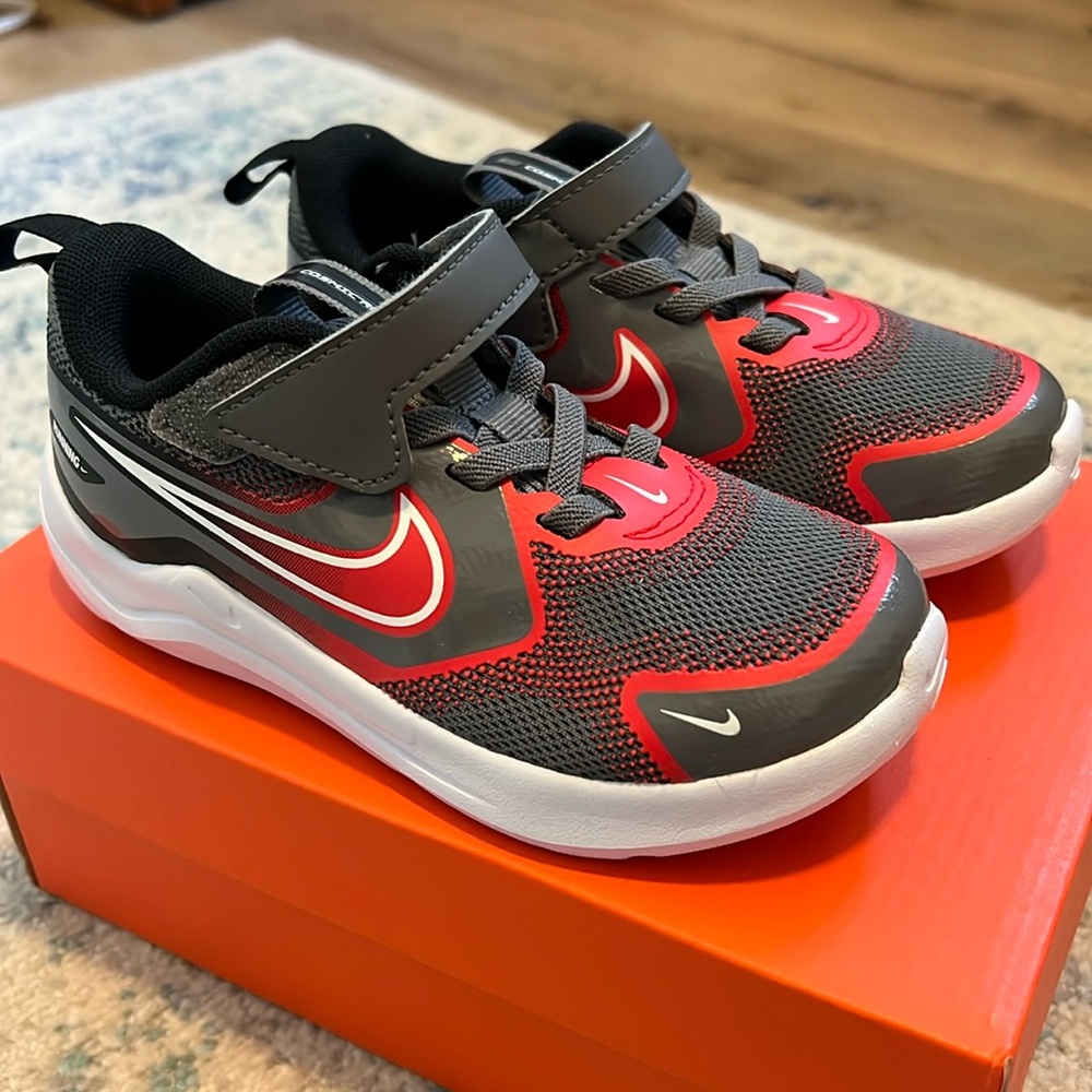 Toddler Nike sneakers brand new